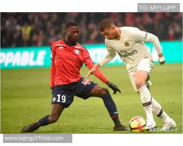 欧联杯激战巴黎圣日耳曼大胜曼联帽子戏法引发争议判罚热议