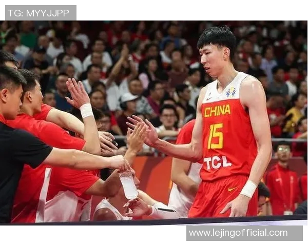 姚明打完比赛后分享心得与感悟，展现篮球精神与团队合作的重要性