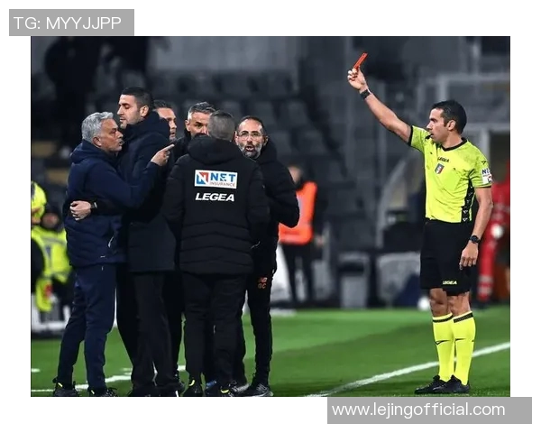 意甲激战波尔图大胜巴黎红牌事件引发全场热议与争议分析 意甲激战波尔图大胜巴黎红牌事件引发全场热议与争议分析